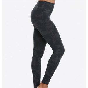 Spanx Look At Me Now Camo Leggings